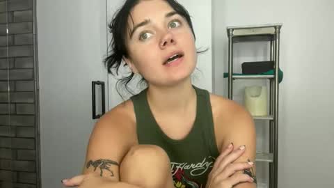 Snapshot of queencassidyy chatting on October 29, 2025, 11:17 pm Cassidy online show from October 29, 2025, 11:17 pm