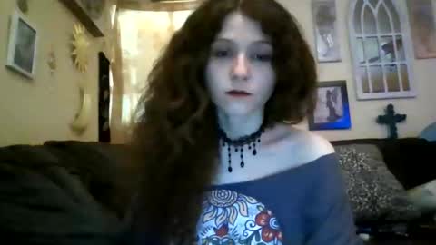 queencrimsonlvx online show from June 1, 2026, 10:17 am