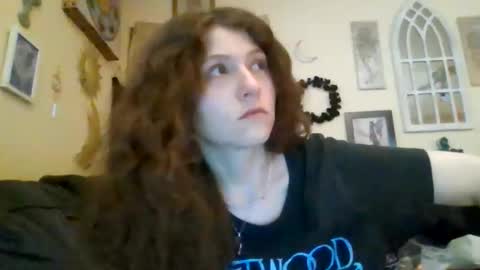 queencrimsonlvx online show from June 10, 2026, 2:16 pm