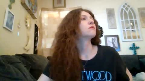 queencrimsonlvx online show from June 11, 2026, 1:27 am
