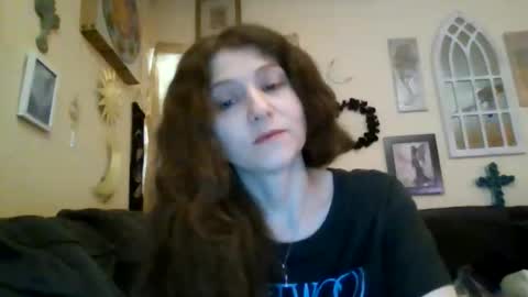 queencrimsonlvx online show from June 11, 2026, 2:53 am