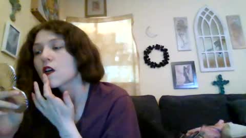 queencrimsonlvx online show from June 12, 2026, 9:41 am