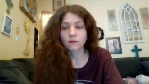 queencrimsonlvx online show from June 13, 2026, 12:19 am