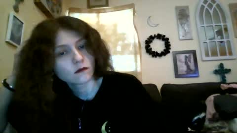 queencrimsonlvx online show from June 14, 2026, 3:08 am