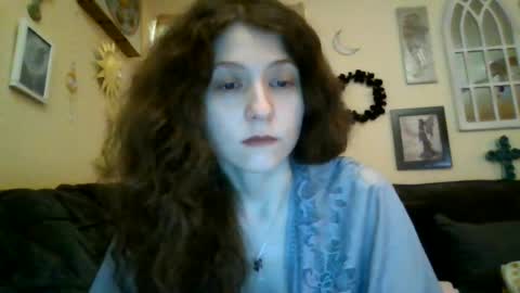 queencrimsonlvx online show from June 21, 2026, 3:53 am