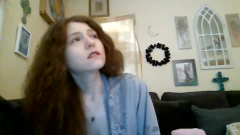 queencrimsonlvx online show from June 21, 2026, 10:45 pm