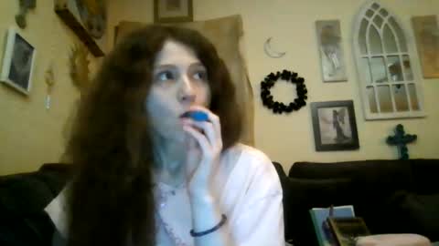 queencrimsonlvx online show from July 7, 2026, 12:09 pm