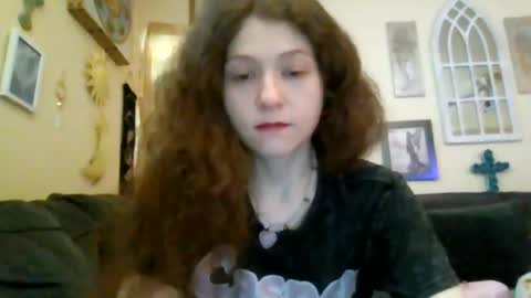 queencrimsonlvx online show from July 13, 2026, 12:24 am