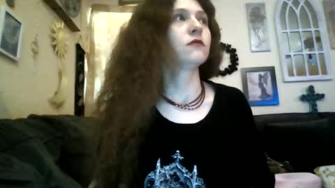 queencrimsonlvx online show from July 14, 2026, 10:54 am