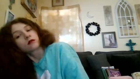 queencrimsonlvx online show from July 15, 2026, 1:22 am