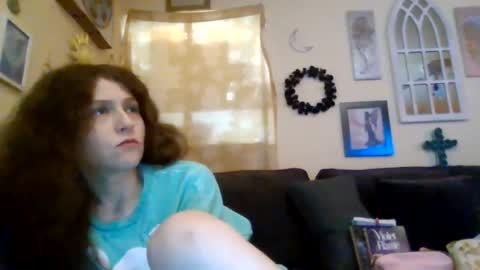 queencrimsonlvx online show from July 17, 2026, 5:58 am