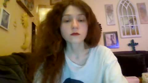 queencrimsonlvx online show from July 21, 2026, 3:20 am