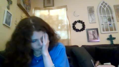 queencrimsonlvx online show from July 24, 2026, 6:33 am