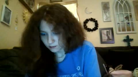 queencrimsonlvx online show from July 25, 2026, 9:51 am