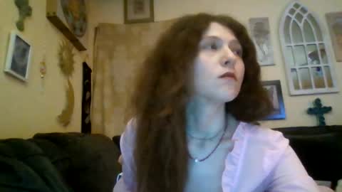queencrimsonlvx online show from July 29, 2026, 10:02 am