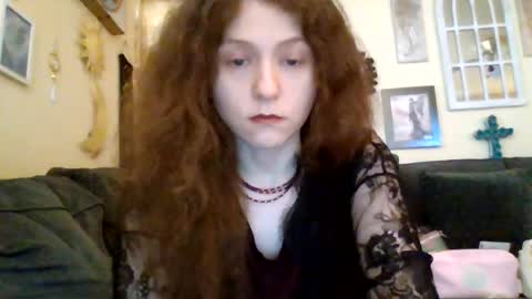 queencrimsonlvx online show from July 30, 2026, 12:42 am