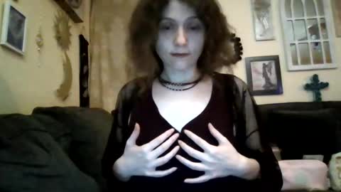 queencrimsonlvx online show from July 30, 2026, 12:48 pm