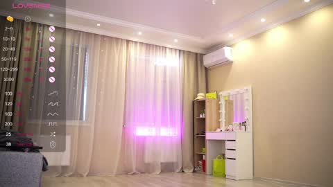 Nelly  INSTA  queenelia  online show from May 3, 2026, 10:43 am
