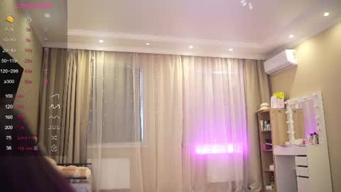 Nelly  INSTA  queenelia  online show from June 10, 2026, 9:19 am