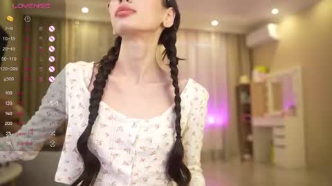Nelly  INSTA  queenelia  online show from June 21, 2026, 9:01 am