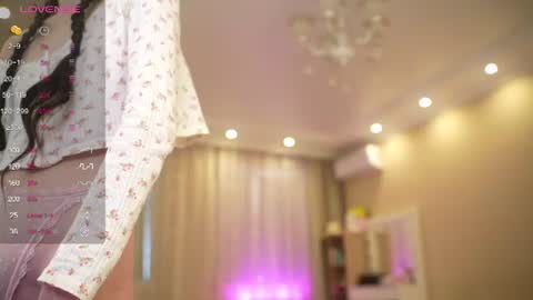 Nelly  INSTA  queenelia  online show from June 24, 2026, 9:41 am