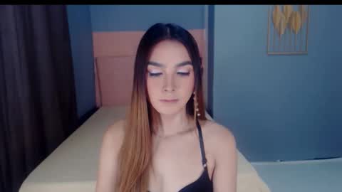 queenemeraldts online show from October 30, 2025, 2:02 am