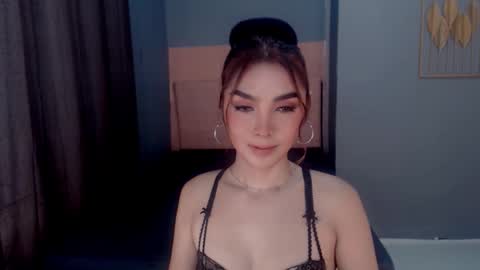 queenemeraldts online show from December 19, 2025, 2:29 am