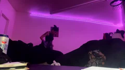 queenfer_ online show from February 8, 2026, 5:33 am