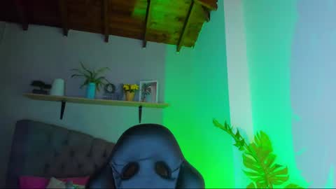 Queen online show from April 29, 2026, 6:03 pm