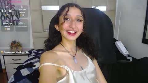 QUEENJEENN online show from January 4, 2025, 9:52 pm