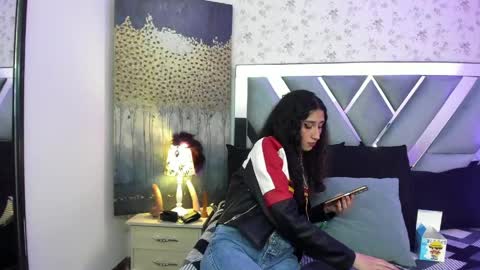 QUEENJEENN online show from May 7, 2026, 3:45 am
