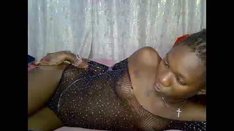 queenluiza199400 online show from May 27, 2026, 9:23 pm
