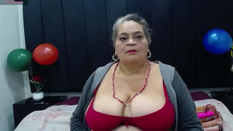Snapshot of queenmature chatting on October 21, 2025, 8:09 pm VickyBoobss online show from October 21, 2025, 8:09 pm