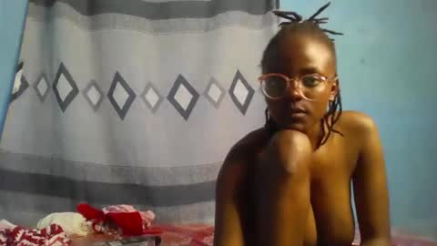 Snapshot of queenmerliz331240 chatting on February 8, 2025, 1:54 pm queenmerliz331240 online show from February 8, 2025, 1:54 pm