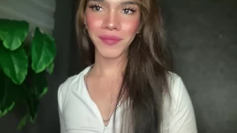 QUEEN online show from December 18, 2025, 1:50 pm