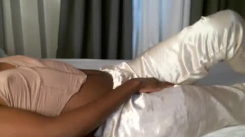 queenninaa online show from July 4, 2026, 8:48 pm