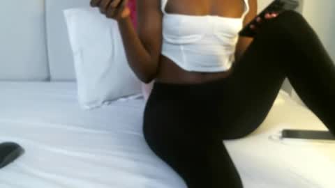 queenninaa online show from July 19, 2026, 5:27 pm