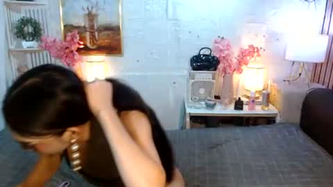 queennira online show from July 21, 2026, 5:21 am