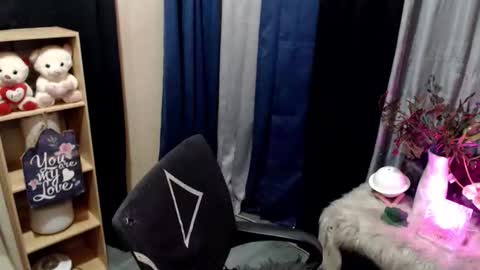 Snapshot of queenofcum169xx chatting on December 2, 2025, 4:57 pm Mikka online show from December 2, 2025, 4:57 pm