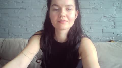 QueenOfModels online show from April 8, 2026, 11:32 am