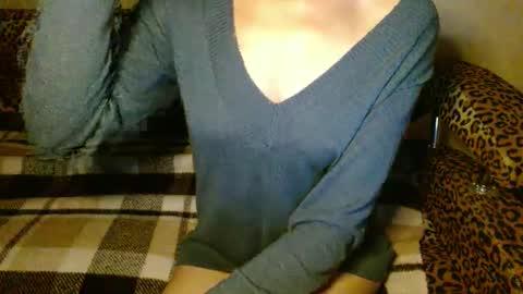 Snapshot of queenoftenderness chatting on December 4, 2024, 4:05 pm queenoftenderness online show from December 4, 2024, 4:05 pm