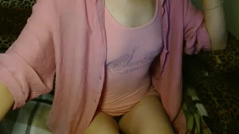 Snapshot of queenoftenderness chatting on December 5, 2024, 9:39 pm queenoftenderness online show from December 5, 2024, 9:39 pm