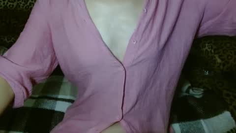 Snapshot of queenoftenderness chatting on December 8, 2024, 5:55 pm queenoftenderness online show from December 8, 2024, 5:55 pm