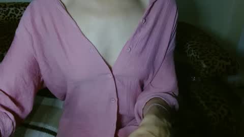 Snapshot of queenoftenderness chatting on December 8, 2024, 8:58 pm queenoftenderness online show from December 8, 2024, 8:58 pm