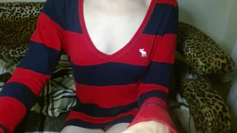 Snapshot of queenoftenderness chatting on December 10, 2024, 9:33 pm queenoftenderness online show from December 10, 2024, 9:33 pm