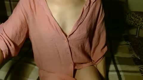 Snapshot of queenoftenderness chatting on December 17, 2024, 6:42 pm queenoftenderness online show from December 17, 2024, 6:42 pm