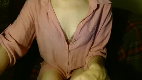 Snapshot of queenoftenderness chatting on December 31, 2024, 8:23 pm queenoftenderness online show from December 31, 2024, 8:23 pm