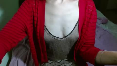 Snapshot of queenoftenderness chatting on January 4, 2025, 8:48 pm queenoftenderness online show from January 4, 2025, 8:48 pm