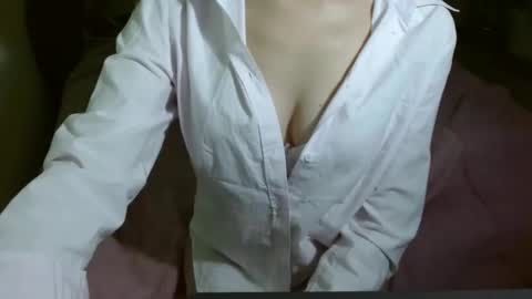 Snapshot of queenoftenderness chatting on January 10, 2025, 7:32 pm queenoftenderness online show from January 10, 2025, 7:32 pm