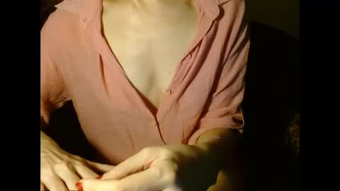 Snapshot of queenoftenderness chatting on February 4, 2025, 9:31 pm queenoftenderness online show from February 4, 2025, 9:31 pm